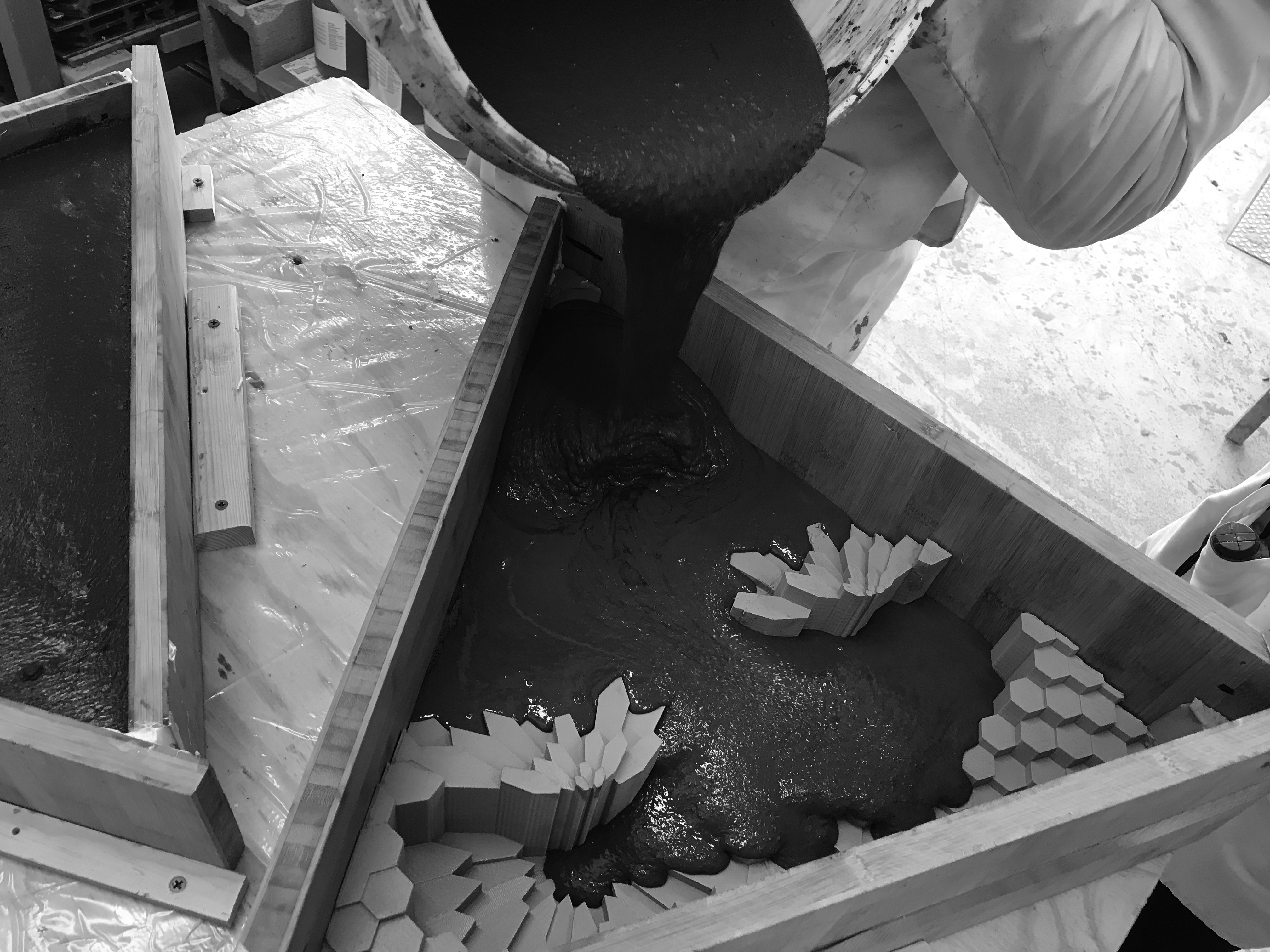 Pouring of the experimental mix into the molds.